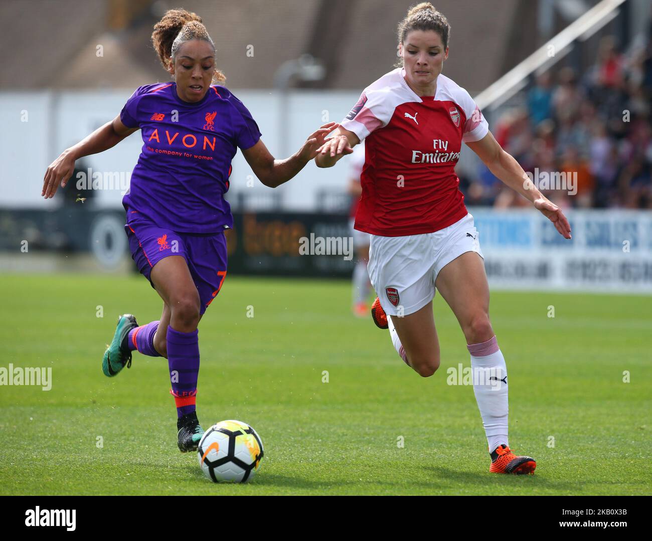 L-R Jessica Clarke von Liverpool Women und Dominique Bloodworth von Arsenal während der Women's Super League ein Spiel zwischen Arsenal und Liverpool FC Women bei Langeweile Wood in Langeweile Wood, England am 9. September 2018. (Foto von Action Foto Sport/NurPhoto) Stockfoto