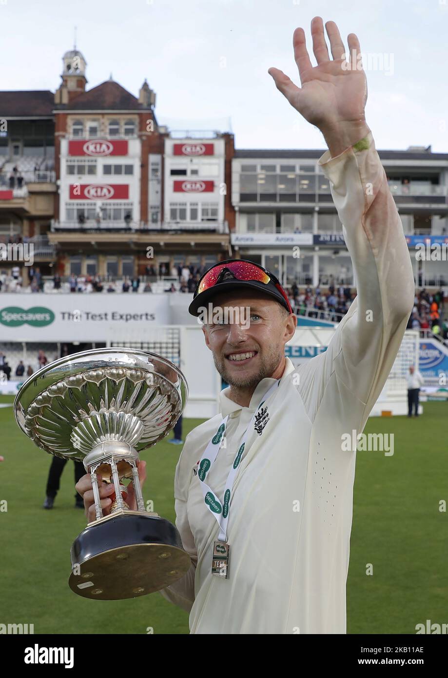 Englands Joe Root mit Pataudi Trophy während des Internationalen Spezers Test Series 5. Testmatches Tag fünf zwischen England und Indien am 11. September 2018 auf dem Kia Oval Ground, London, England. (Foto von Action Foto Sport/NurPhoto) Stockfoto