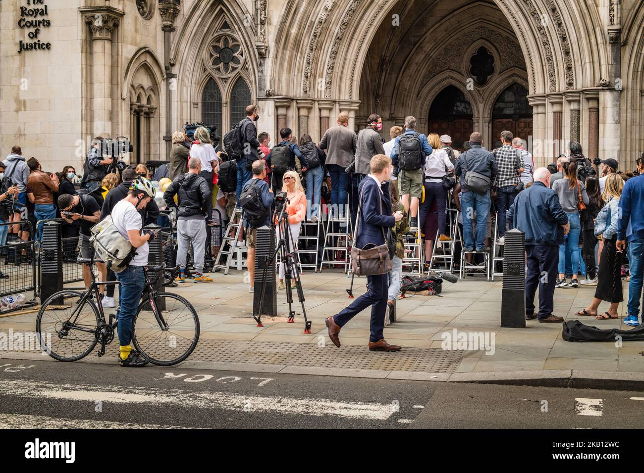 Journalisten Fotografen Medien vor den Royal Courts of Justice am letzten Tag der Amber Heard und Johnny Depp Prozess Stockfoto