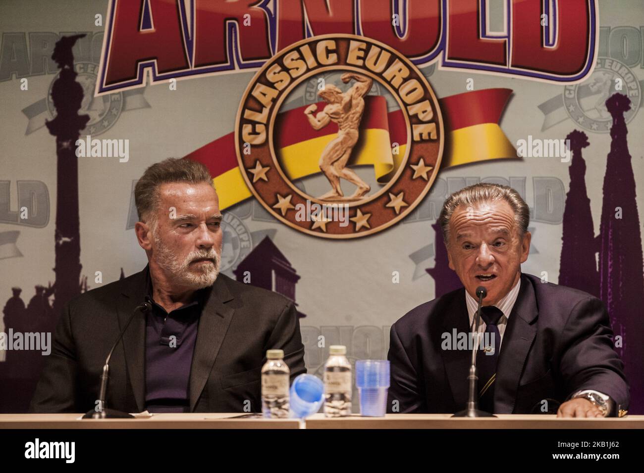 Pressekonferenz von Arnold Schwarzenegger, links, und Rafael Santonja, rechts, Präsident des IFBB, beim Multisport-Wettbewerb „Arnold Classic Europe“ 2018 am 28. September 2018 in Barcelona, Spanien. (Foto von Celestino Arce/NurPhoto) Stockfoto