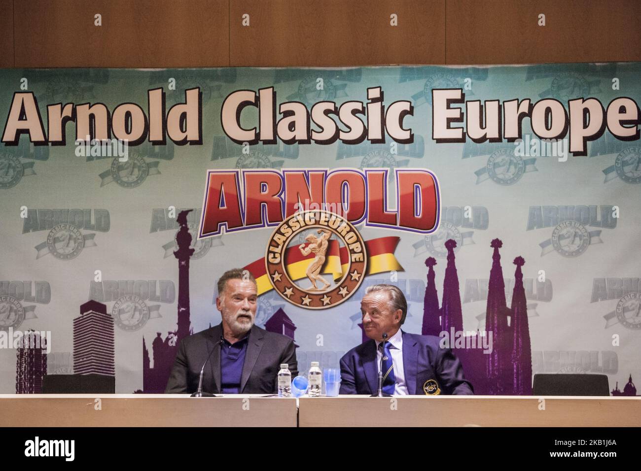 Pressekonferenz von Arnold Schwarzenegger, links, und Rafael Santonja, rechts, Präsident des IFBB, beim Multisport-Wettbewerb „Arnold Classic Europe“ 2018 am 28. September 2018 in Barcelona, Spanien. (Foto von Celestino Arce/NurPhoto) Stockfoto