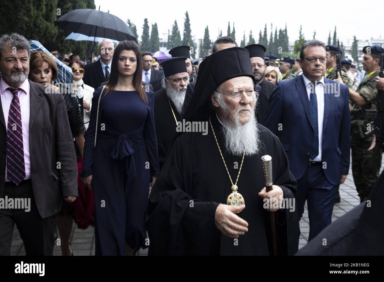 Patriarch Bartholomäus besucht am 30. September 2018 zum 100.. Jahrestag des Endes des Ersten Weltkriegs den alliierten Friedhof von Thessaloniki (Zeitenlik) in Griechenland. Die alliierten Friedhofs von Zeitenlik in Thessaloniki, Griechenland, ist mit 20,000 Soldaten die größte Nekropole Griechenlands, die meisten davon sind die 8089 Franzosen und 7500 Serben. Zusammen mit dem Patriarchen war Patriarch Irinej von Serbien und griechische Politiker. (Foto von Nicolas Economou/NurPhoto) Stockfoto