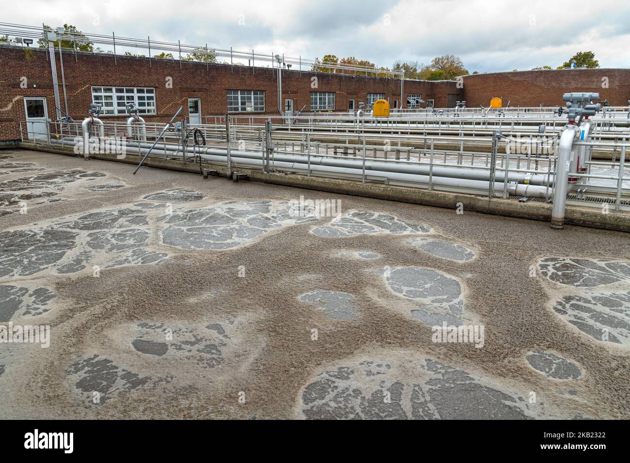 Tank mit Rohabwässern in der Abwasseraufbereitungsanlage, Norristown, Pennsylvania, USA Stockfoto