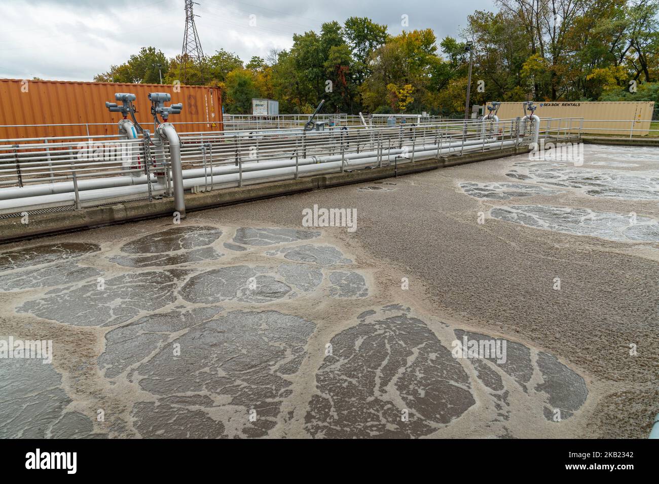 Tank mit Rohabwässern in der Abwasseraufbereitungsanlage, Norristown, Pennsylvania, USA Stockfoto