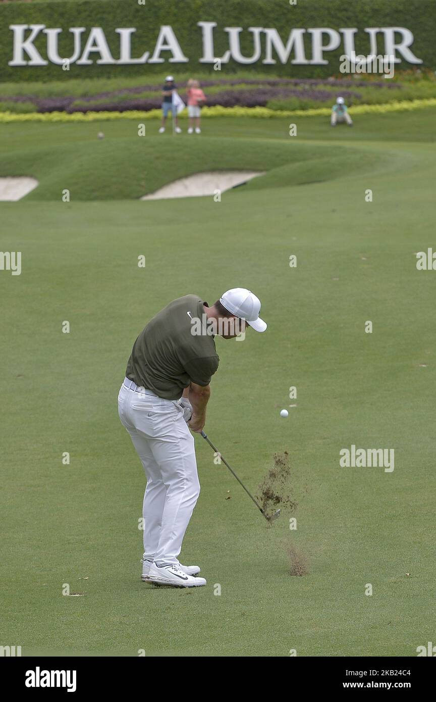 Paul Casey aus England spielt einen Schuss während der Finalrunde des CIMB Classic Golfturniers in Kuala Lumpur, Malaysia, am 14. Oktober 2018. (Foto von Zahim Mohd/NurPhoto) Stockfoto