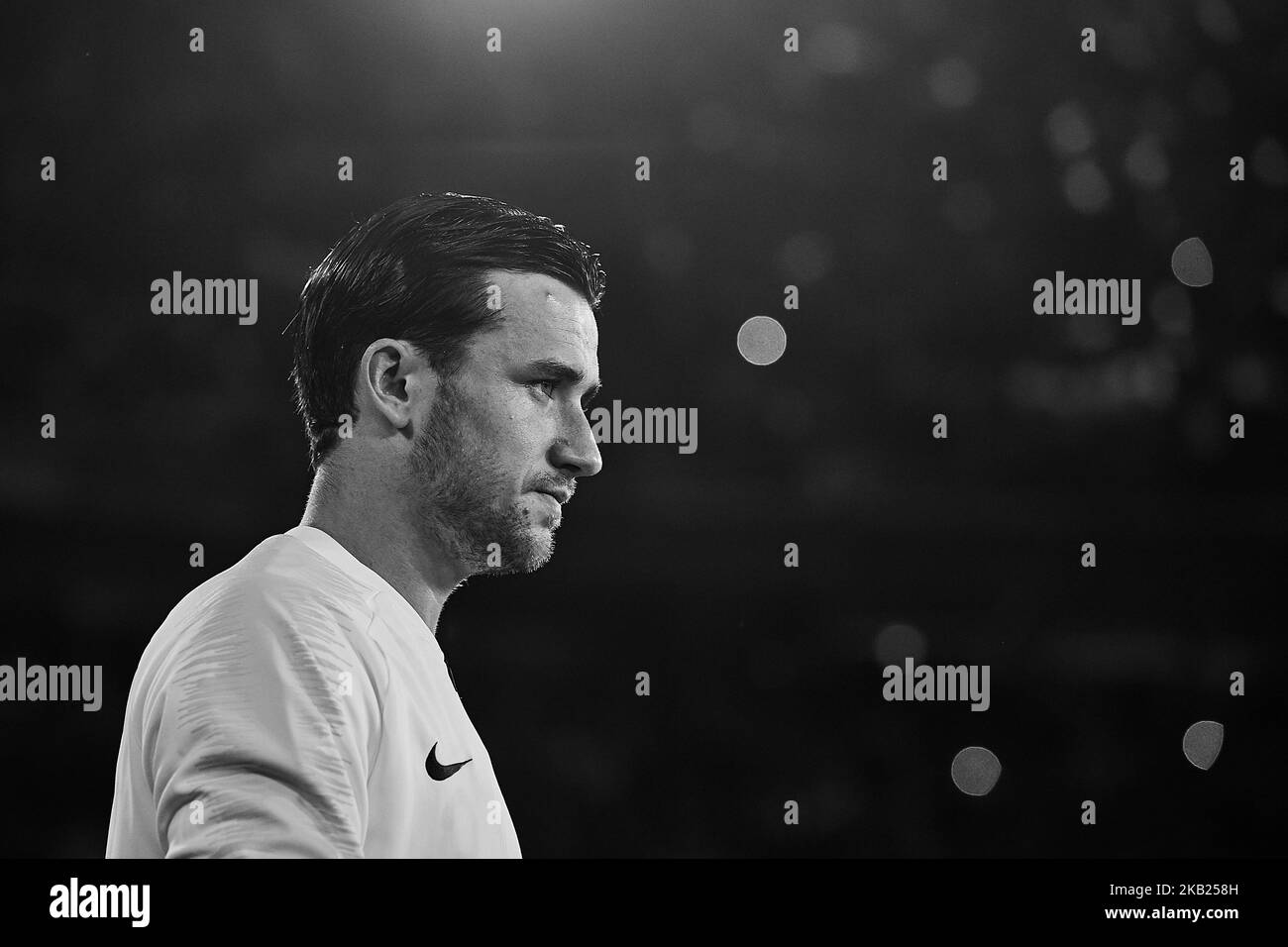 (ANMERKUNG DER REDAKTION: Das Bild wurde in Schwarz-Weiß konvertiert) Ben Chilwell aus England sieht vor der UEFA Nations League Ein Gruppenspiel zwischen Spanien und England am 15. Oktober 2018 in Benito Villamarin in Sevilla, Spanien (Foto: David Aliaga/NurPhoto) Stockfoto