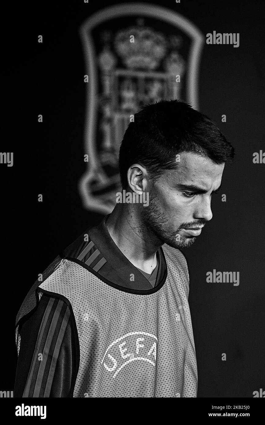 (ANMERKUNG DER REDAKTION: Das Bild wurde in Schwarz-Weiß konvertiert) Suso aus Spanien schaut vor der UEFA Nations League Am 15. Oktober 2018 in Sevilla, Spanien, auf Ein Gruppenspiel zwischen Spanien und England in Benito Villamarin (Foto: David Aliaga/NurPhoto) Stockfoto