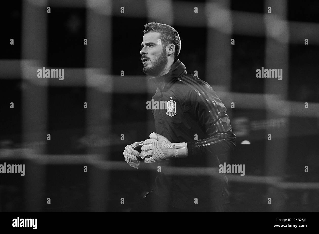 (ANMERKUNG DER REDAKTION: Das Bild wurde in Schwarz-Weiß konvertiert) David De Gea aus Spanien schaut vor der UEFA Nations League Auf Ein Gruppenspiel zwischen Spanien und England am 15. Oktober 2018 in Benito Villamarin in Sevilla, Spanien (Foto: David Aliaga/NurPhoto) Stockfoto