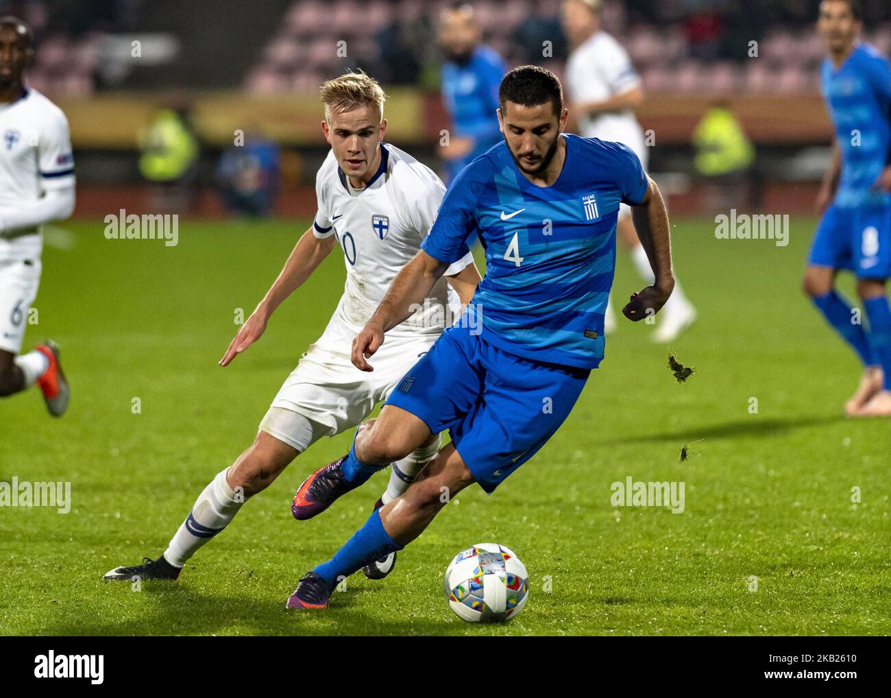 Kostas Manolis aus Griechenland kontrolliert den Ball während des UEFA Nations League-Gruppenfußballspiels Finnland gegen Grece am 15. Oktober 2018 in Tampere, Finnland. (Foto von Antti Yrjonen/NurPhoto) Stockfoto