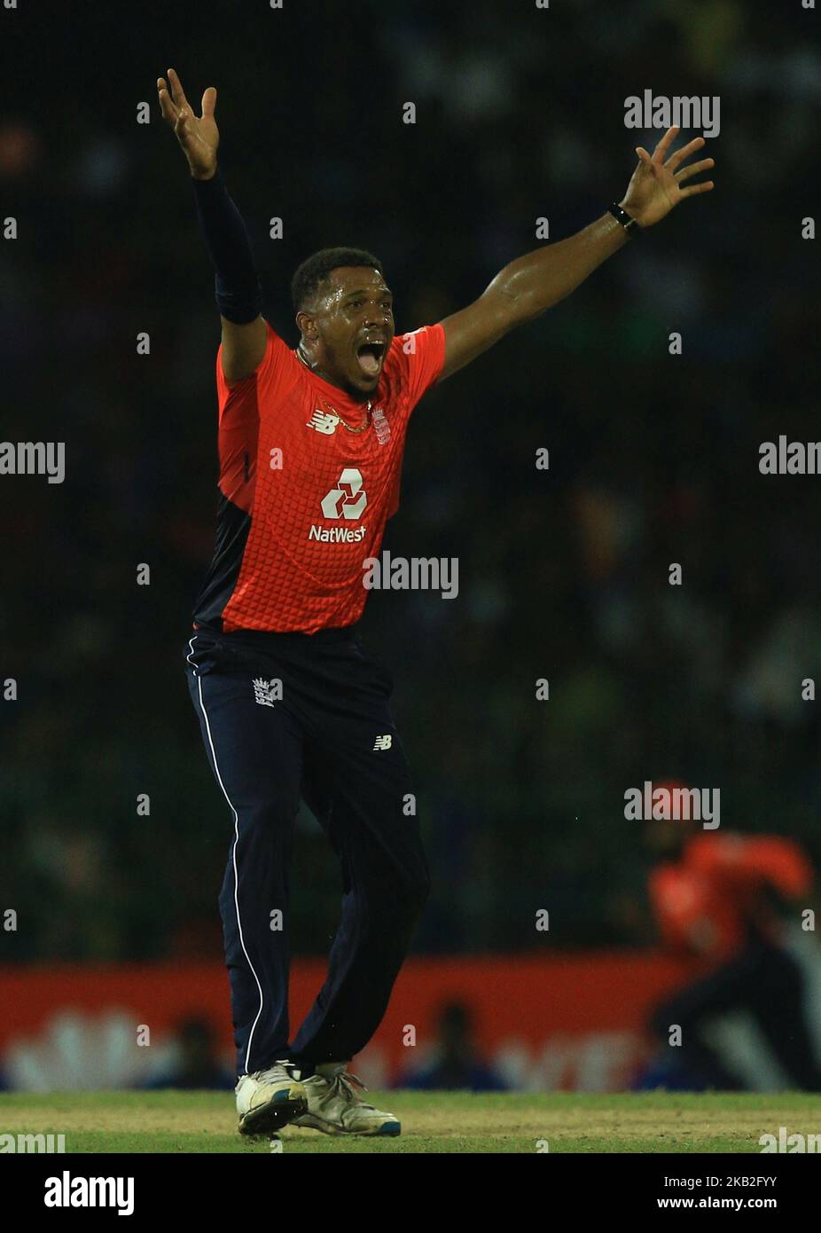 Der englische Cricketspieler Chris Jordan appelliert während des einzigen 20. Internationalen Cricket-Spiels zwischen Sri Lanka und England im R Premadasa International Cricket Stadium Sri Lanka. Samstag, 27. Oktober 2018 (Foto von Tharaka Basnayaka/NurPhoto) Stockfoto