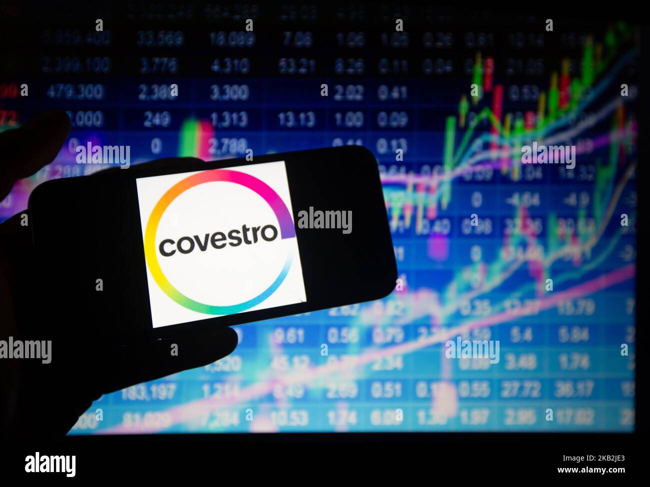 Das Logo von Covestro ist in dieser Abbildung zu sehen. Der DAX ist der größte deutsche Aktienindex, der aus den 30 großen Unternehmen besteht, die an der Frankfurter Wertpapierbörse gehandelt werden. (Foto von Alexander Pohl/NurPhoto) Stockfoto