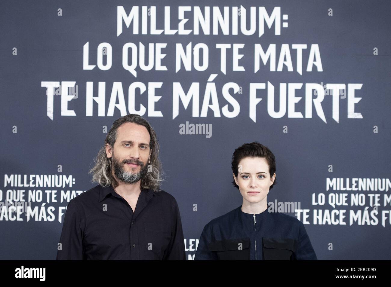 Der uruguayische Regisseur Fede Alvarez und die britische Schauspielerin Claire Foy während der Präsentation des Films „Millennium: Lo que no te mata te hace Mas fuerte“ im Hotel Villa Magna in Madrid, Spanien. 30. Oktober 2018. (Foto von Borja B.Hojas/COOLMedia/NurPhoto) Stockfoto