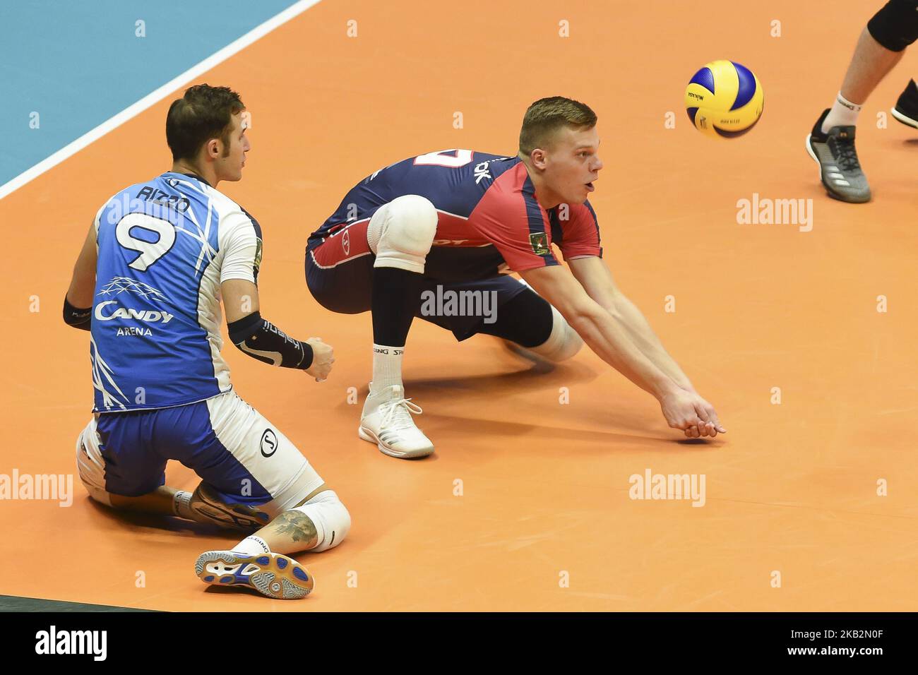 Donovan Dzavoronok (#4 Vero Volley Monza) in Aktion während der italienischen SuperLega Serie Ein Volleyball-Spiel zwischen Vero Volley Monza und Consar Ravenna in Monza, Italien am 1.. November 2018 gewann Monza 3-1. (Foto von Roberto Finizio/NurPhoto) Stockfoto