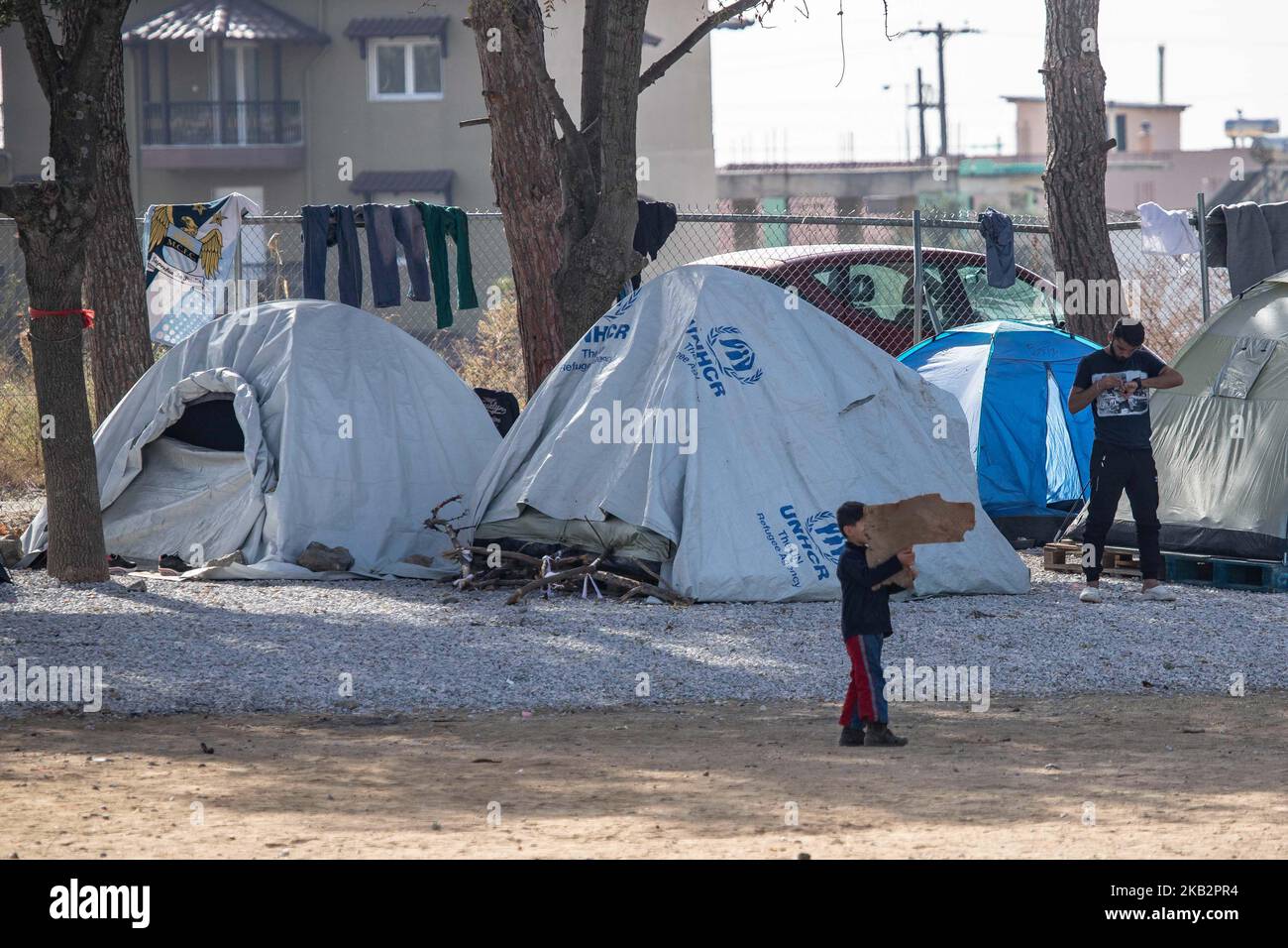 Zelte von Neuankömmlingen im Flüchtlingslager Diavata, Griechenland, am 2. November 2018. Das Diavata Flüchtlingslager ist ein umgebautes ehemaliges Militärlager mit dem Namen Anagnostopoulou in der Nähe der Stadt Diavata. Das Lager arbeitet in der Nähe oder über seiner Kapazität. Registrierte Flüchtlinge leben in vorgefertigten Häusern, aber es gibt jeden Tag neue Ankünfte von Flüchtlingen, die in Zelten bleiben, da es keinen Platz mehr gibt. (Foto von Nicolas Economou/NurPhoto) Stockfoto