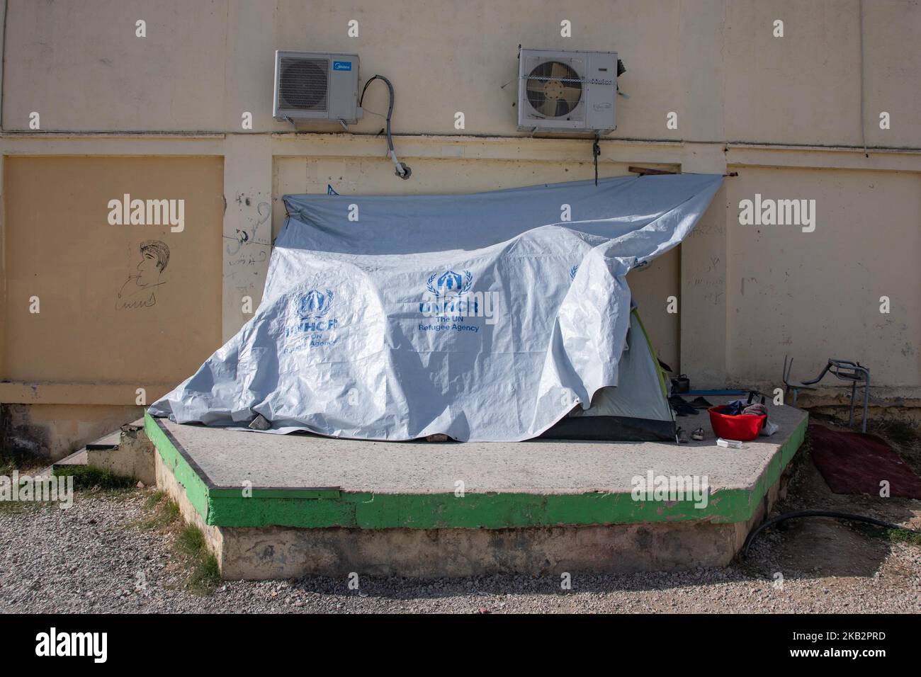 Zelte von Neuankömmlingen im Flüchtlingslager Diavata, Griechenland, am 2. November 2018. Das Diavata Flüchtlingslager ist ein umgebautes ehemaliges Militärlager mit dem Namen Anagnostopoulou in der Nähe der Stadt Diavata. Das Lager arbeitet in der Nähe oder über seiner Kapazität. Registrierte Flüchtlinge leben in vorgefertigten Häusern, aber es gibt jeden Tag neue Ankünfte von Flüchtlingen, die in Zelten bleiben, da es keinen Platz mehr gibt. (Foto von Nicolas Economou/NurPhoto) Stockfoto