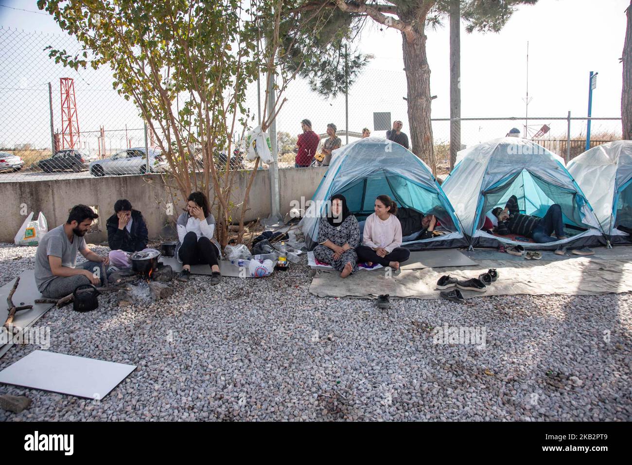 Zelte von Neuankömmlingen im Flüchtlingslager Diavata, Griechenland, am 2. November 2018. Das Diavata Flüchtlingslager ist ein umgebautes ehemaliges Militärlager mit dem Namen Anagnostopoulou in der Nähe der Stadt Diavata. Das Lager arbeitet in der Nähe oder über seiner Kapazität. Registrierte Flüchtlinge leben in vorgefertigten Häusern, aber es gibt jeden Tag neue Ankünfte von Flüchtlingen, die in Zelten bleiben, da es keinen Platz mehr gibt. (Foto von Nicolas Economou/NurPhoto) Stockfoto