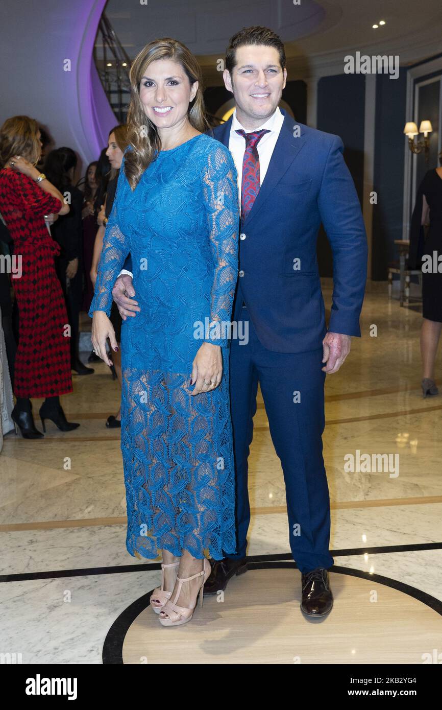 Die Sängerin Manu Tenorio und Frau Silvia Casas nehmen am 7. November 2018 an einem Benefizessen der Querer Stiftung im Villamagna Hotel in Madrid, Spanien Teil (Foto: Oscar Gonzalez/NurPhoto) Stockfoto