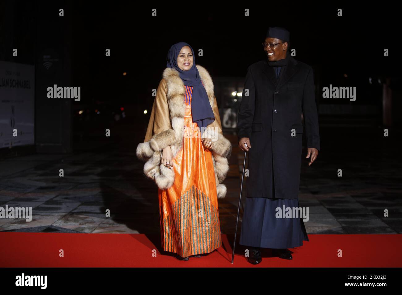 Tchads Präsident Idriss Deby und seine Frau besuchen im Rahmen der Feierlichkeiten zum 100.. Jahrestag des Waffenstillstands vom 11. November 1918 zur Beendigung des Ersten Weltkriegs ein Staatsessen und besuchen die Picasso-Ausstellung. (Foto: Mehdi Taamallah / NurPhoto) (Foto: Mehdi Taamallah/NurPhoto) Stockfoto