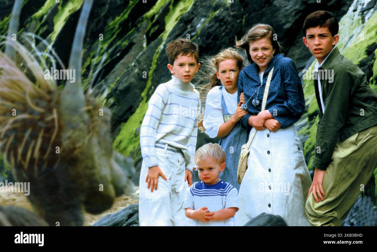 FÜNF KINDER UND IT, FREDDIE HIGHMORE, POPPY ROGERS, JESSICA CLARIDGE, JONATHAN BAILEY, 2004 Stockfoto