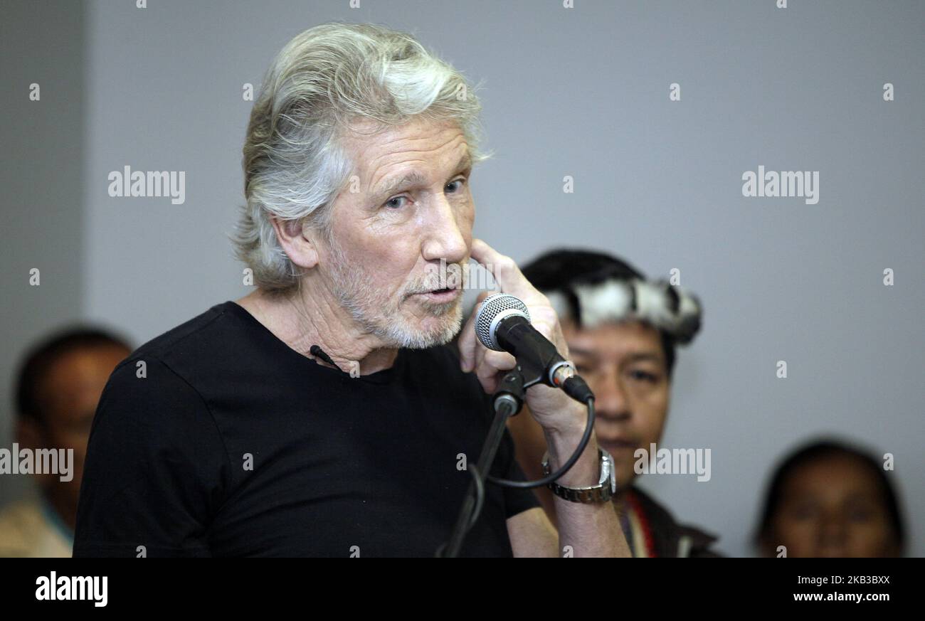 Der legendäre Musiker-Aktivist der Pink Floyd-Band Roger Waters drückte während einer Pressekonferenz seine Unterstützung für Gemeinden aus, die von der Ölverschmutzung durch die Firma Chevron-Texaco betroffen sind, am Dienstag, den 20. Oktober in Quito, Ecuador, 2018. Roger Waters Said drückt seine Unterstützung für das Julian Assange Asyl in der Botschaft von Ecuador in London aus. (Foto von Franklin Jácome/PRESSOUTH/NurPhoto) Stockfoto