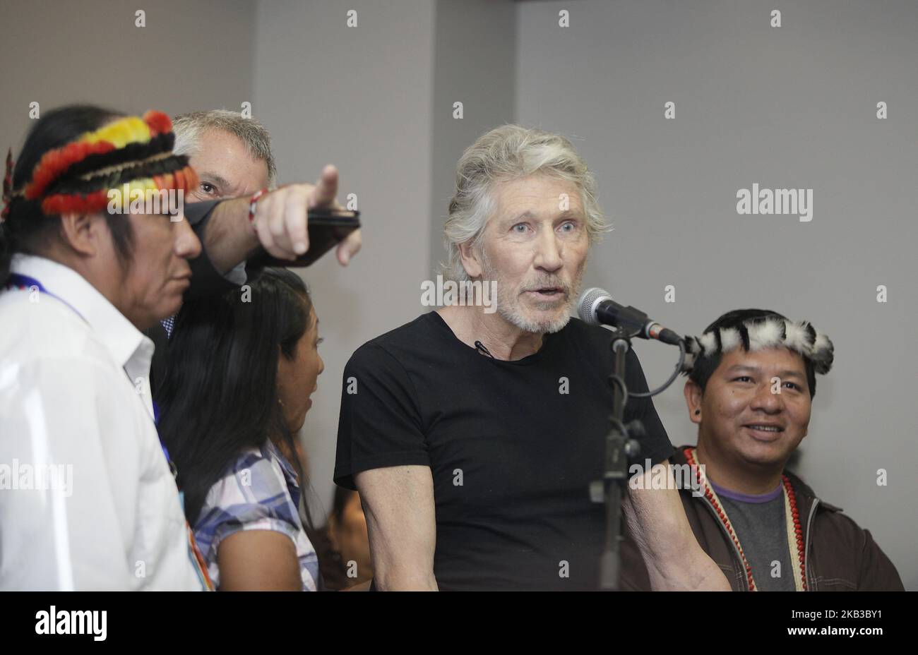Der legendäre Musiker-Aktivist der Pink Floyd-Band Roger Waters drückte während einer Pressekonferenz seine Unterstützung für Gemeinden aus, die von der Ölverschmutzung durch die Firma Chevron-Texaco betroffen sind, am Dienstag, den 20. Oktober in Quito, Ecuador, 2018. Roger Waters Said drückt seine Unterstützung für das Julian Assange Asyl in der Botschaft von Ecuador in London aus. (Foto von Franklin Jácome/PRESSOUTH/NurPhoto) Stockfoto Der legendäre Musiker-Aktivist der Pink Floyd-Band Roger Waters drückte während einer Pressekonferenz seine Unterstützung für Gemeinden aus, die von der Ölverschmutzung durch die Firma Chevron-Texaco betroffen sind, am Dienstag, den 20. Oktober in Quito, Ecuador, 2018. Roger Waters Said drückt seine Unterstützung für das Julian Assange Asyl in der Botschaft von Ecuador in London aus. (Foto von Franklin Jácome/PRESSOUTH/NurPhoto) Stockfoto