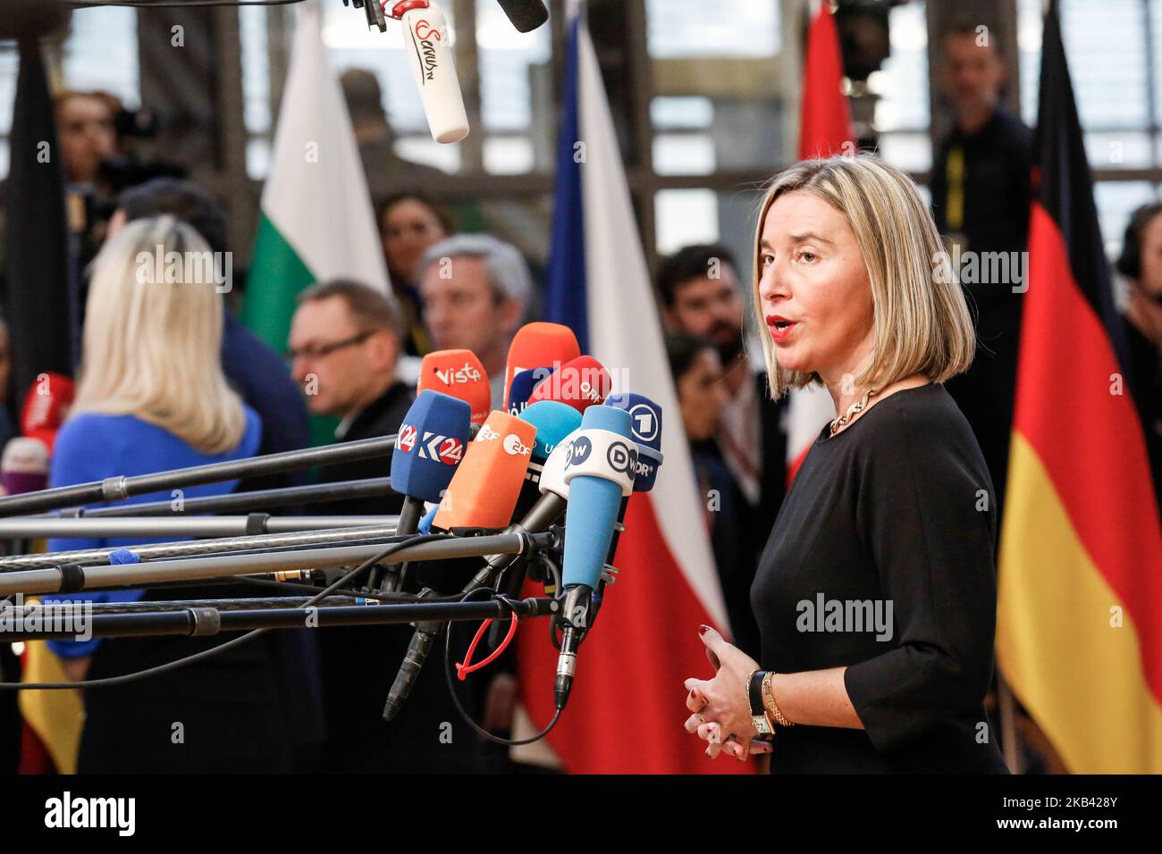 Federica Mogherini, hohe Vertreterin der Union für Außen- und Sicherheitspolitik, spricht mit Journalisten im Europa-Gebäude während des Europäischen Rates am 13. Dezember 2018 in Brüssel, Belgien. Der Europäische Rat konzentriert sich am 13-14. Dezember 2018 auf den langfristigen Haushalt der EU, den Binnenmarkt, die Migration und die Außenbeziehungen. Auch die Verhandlungen über den Brexit gehen weiter. (Foto von Dominika Zarzycka/NurPhoto) Stockfoto