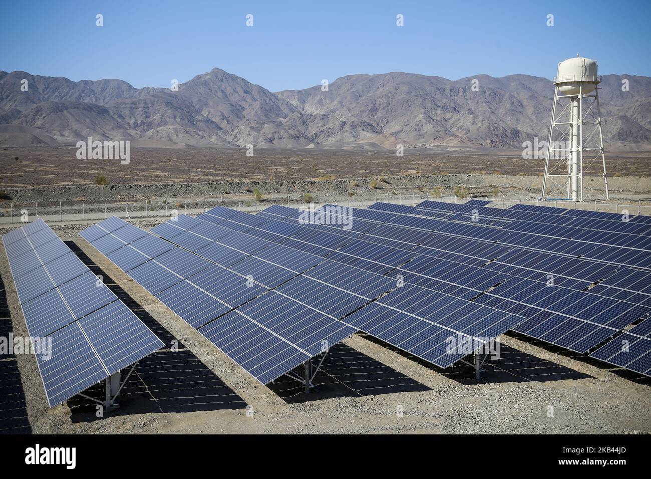 Ein Blick auf einen Solarpark im Qaleh Ganj County, Provinz Kerman, Iran, am 13. Dezember 2018. (Foto von Rouzbeh Fouladi/NurPhoto) Stockfoto