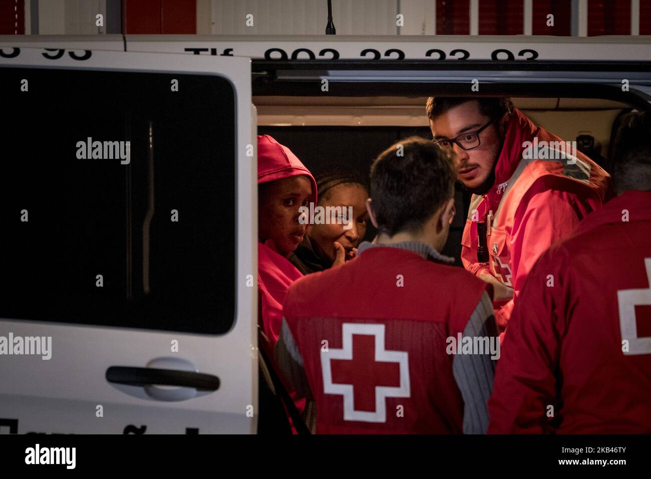 Eine Gruppe von Migrantinnen wird in ein Zentrum verlegt. 18-12-2018, Malaga, Spanien. (Foto von Guillaume Pinon/NurPhoto) Stockfoto