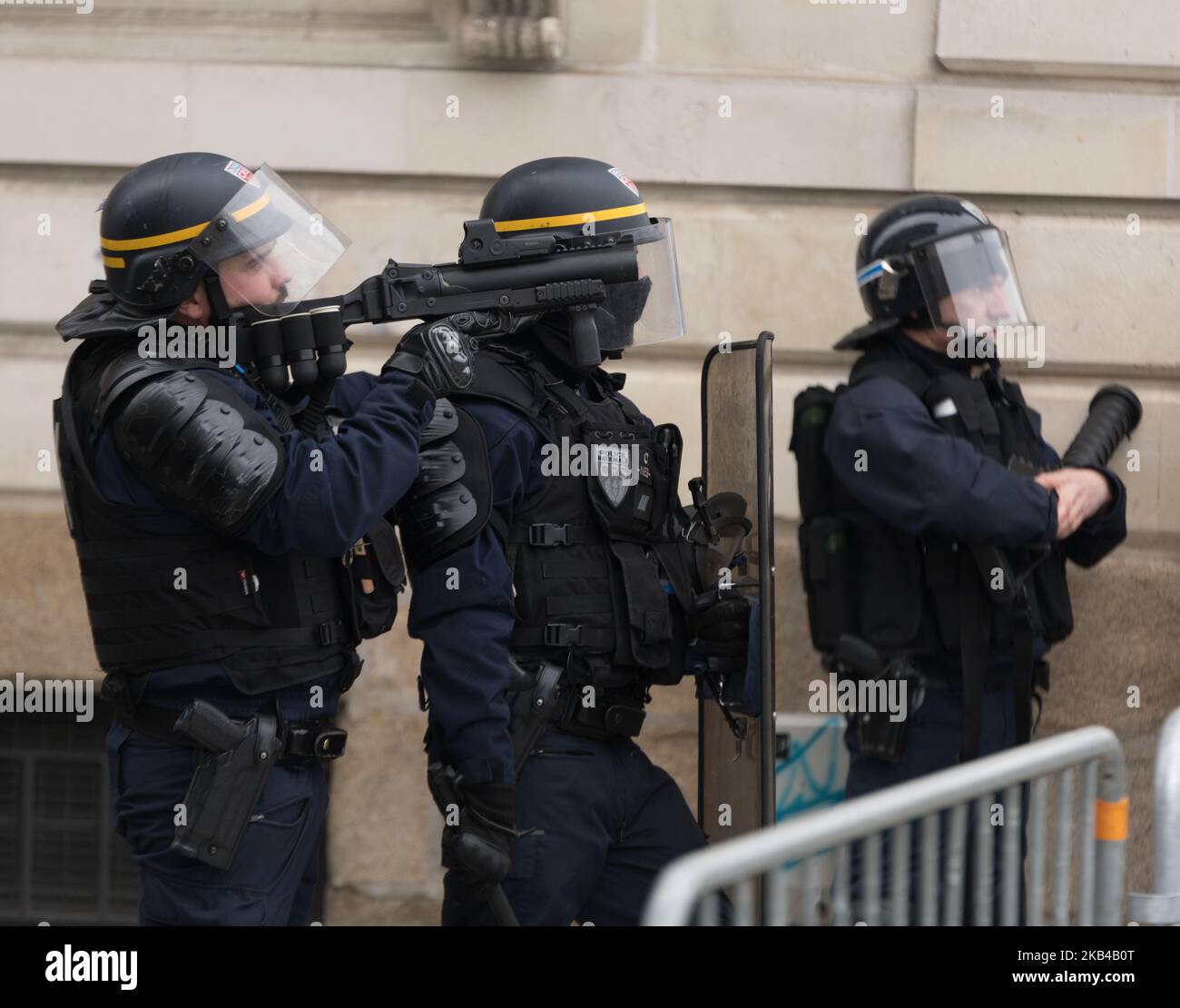 Französische Gendarmen während einer Demonstration von „Gelbwesten“ (Gilets Jaunes)-Demonstranten in der Innenstadt von Nantes, Westfrankreich, am 29. Dezember 2018. Am siebten Samstag in Folge seit dem 17. November wurden im Stadtzentrum von Nantes etwa 2000 gelbe Westen gezeigt. Es kam zu Spannungen zwischen Demonstranten und der Polizei. (Foto von Estelle Ruiz/NurPhoto) Stockfoto