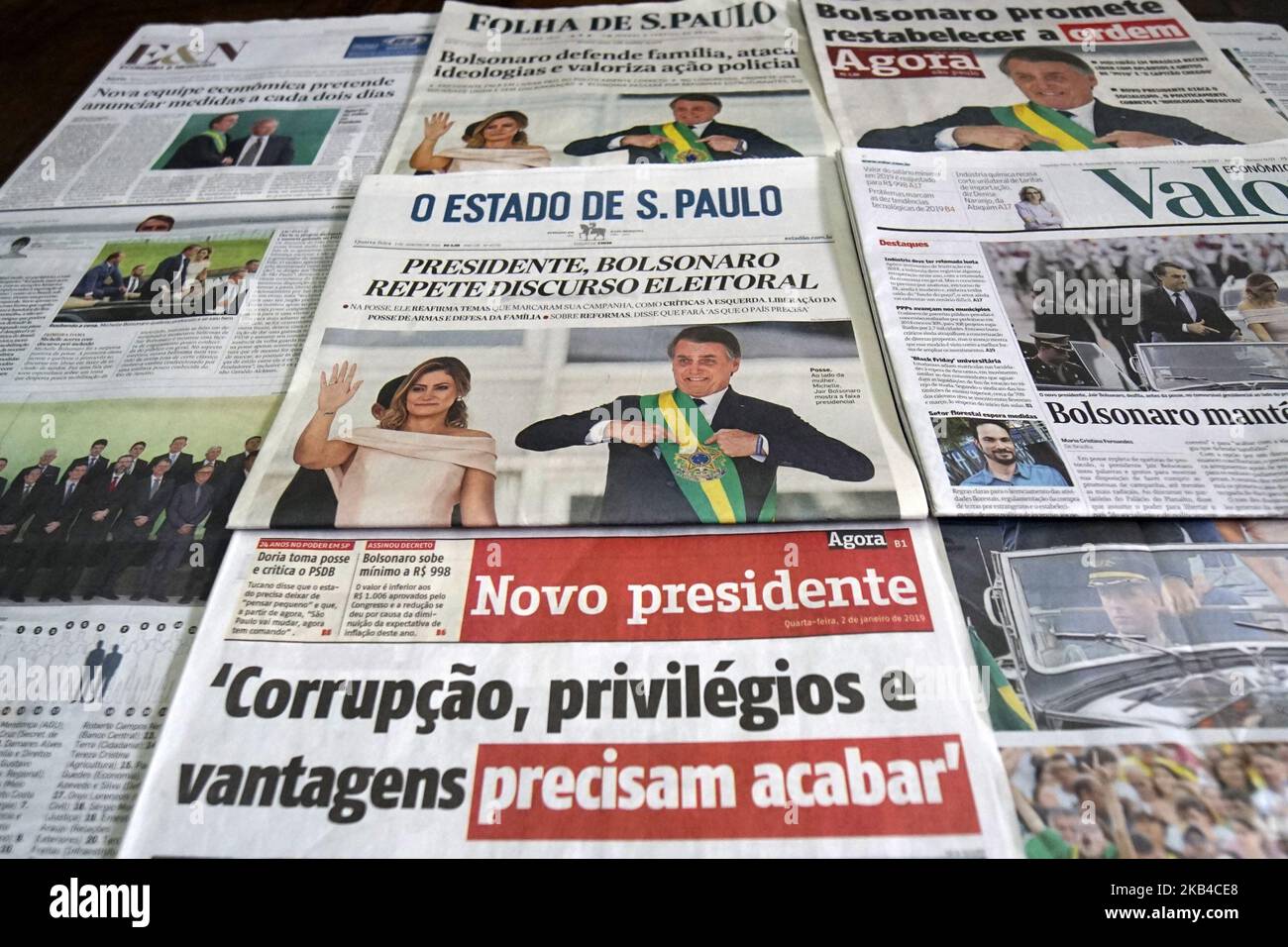 Der neu eingeweihte brasilianische Präsident Jair Bolsonaro sagt, seine Wahl habe das Land von „Sozialismus und politischer Korrektheit“ befreit und er habe sich gelobt, am 2. Januar 2019 in Sao Paulo, Brasilien, gegen Korruption, Kriminalität und wirtschaftliches Missmanagement vorzugehen. Bolsonaro, ein ehemaliger, zum Gesetzgeber verwandter Armeekapitän, der die Militärdiktatur Brasiliens von 1964-1985 offen bewundert, versprach in seinen ersten Äußerungen als Präsident, sich an demokratische Normen zu halten, nachdem seine Tiraden gegen Medien und politische Gegner Unbehagen schürten.während die Anleger hoffen, dass Bolsonaros freie Marktposition die brasilianische Wirtschaft - die Umwelt - wiederbeleben wird Stockfoto