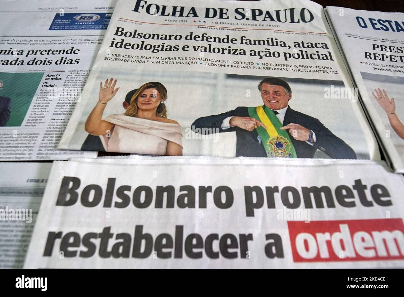 Der neu eingeweihte brasilianische Präsident Jair Bolsonaro sagt, seine Wahl habe das Land von „Sozialismus und politischer Korrektheit“ befreit und er habe sich gelobt, am 2. Januar 2019 in Sao Paulo, Brasilien, gegen Korruption, Kriminalität und wirtschaftliches Missmanagement vorzugehen. Bolsonaro, ein ehemaliger, zum Gesetzgeber verwandter Armeekapitän, der die Militärdiktatur Brasiliens von 1964-1985 offen bewundert, versprach in seinen ersten Äußerungen als Präsident, sich an demokratische Normen zu halten, nachdem seine Tiraden gegen Medien und politische Gegner Unbehagen schürten.während die Anleger hoffen, dass Bolsonaros freie Marktposition die brasilianische Wirtschaft - die Umwelt - wiederbeleben wird Stockfoto