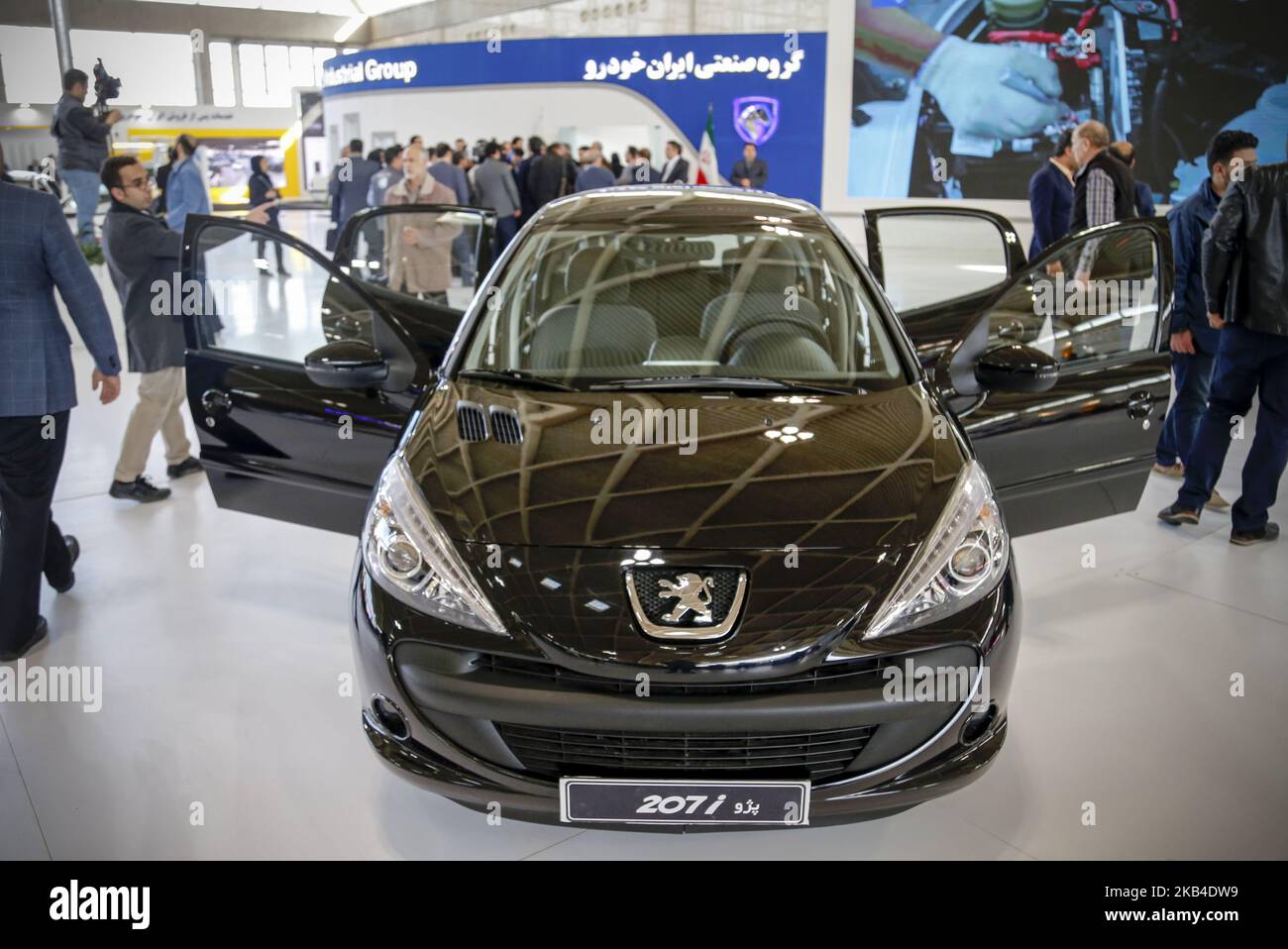 Besucher der Teheran Auto Show 2019 im Shahr-e Aftab International Exhibition Centre in Teheran, Iran. Am 07. Januar 2019. (Foto von Rouzbeh Fouladi/NurPhoto) Stockfoto