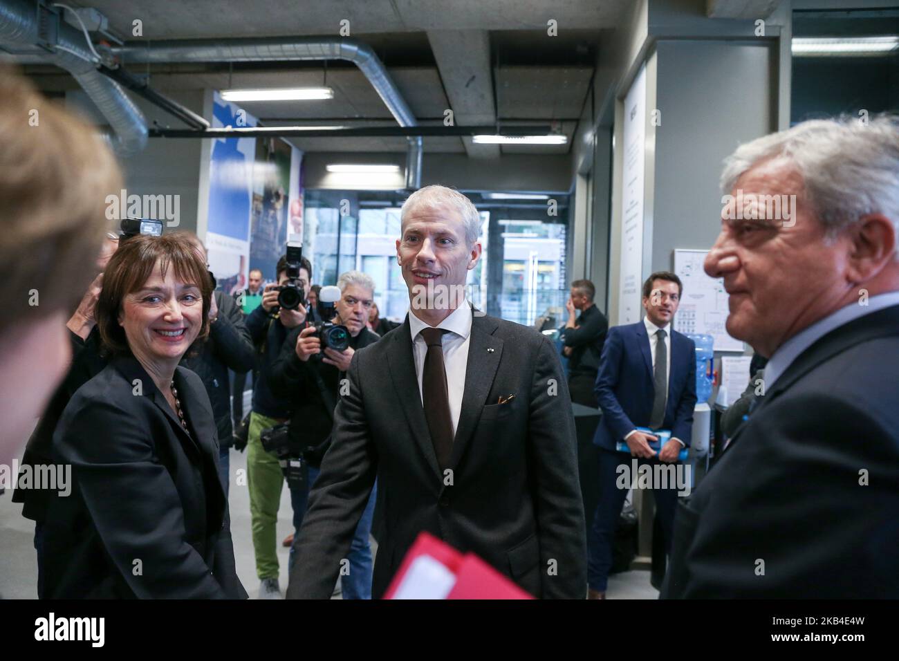 Der französische Kulturminister Franck Riester (C) in der Docks-Stadt für Mode und Design in Paris am 08. Januar 2019 während einer Unterzeichnungszeremonie zwischen dem französischen Minister für Kultur, dem französischen Wirtschaftsminister Bruno Le Maire und dem Vorstandsvorsitzenden der französischen Luxusmarke Hermes, Guillaume de Seynes. (Foto von Michel Stoupak/NurPhoto) Stockfoto