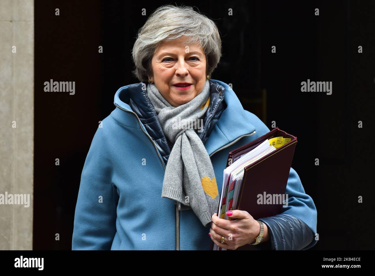 Die britische Premierministerin Theresa May verlässt die 10 Downing Street, um am 9. Januar 2019 an den wöchentlichen Fragen des Premierministers in London, Großbritannien, teilzunehmen. Die aussagekräftige Abstimmung über Theresa Mays Brexit-Abkommen wird nun am 15. 2019. Januar im Unterhaus stattfinden, nachdem sie vor Weihnachten angesichts einer großen Niederlage abgekündigt wurde. (Foto von Alberto Pezzali/NurPhoto) Stockfoto