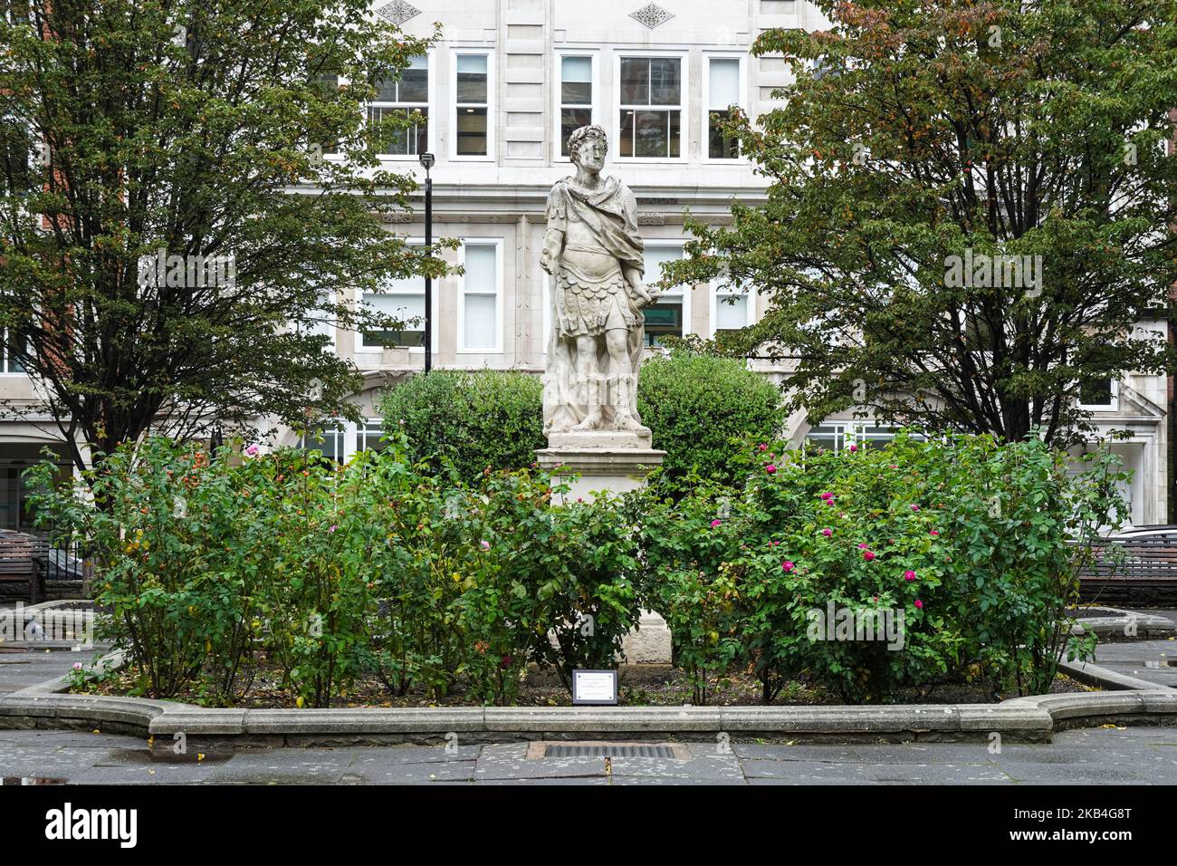 Statue von George II. Auf dem Golden Square, Soho, London, Großbritannien Stockfoto