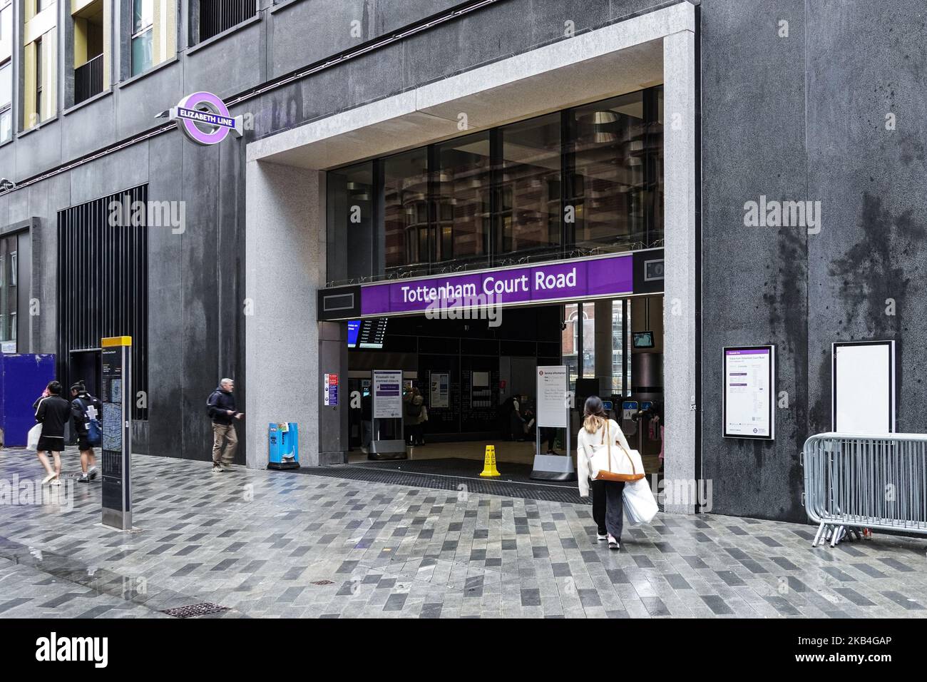 U-Bahn-Station Tottenham Court Road, Eingang Elizabeth Line, London England Großbritannien Stockfoto