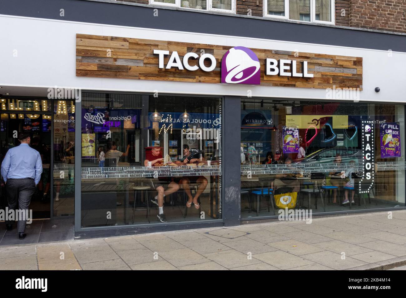 Fast Food-Restaurant der Taco Bell-Kette in Hornchurch, Essex, England, Großbritannien Stockfoto