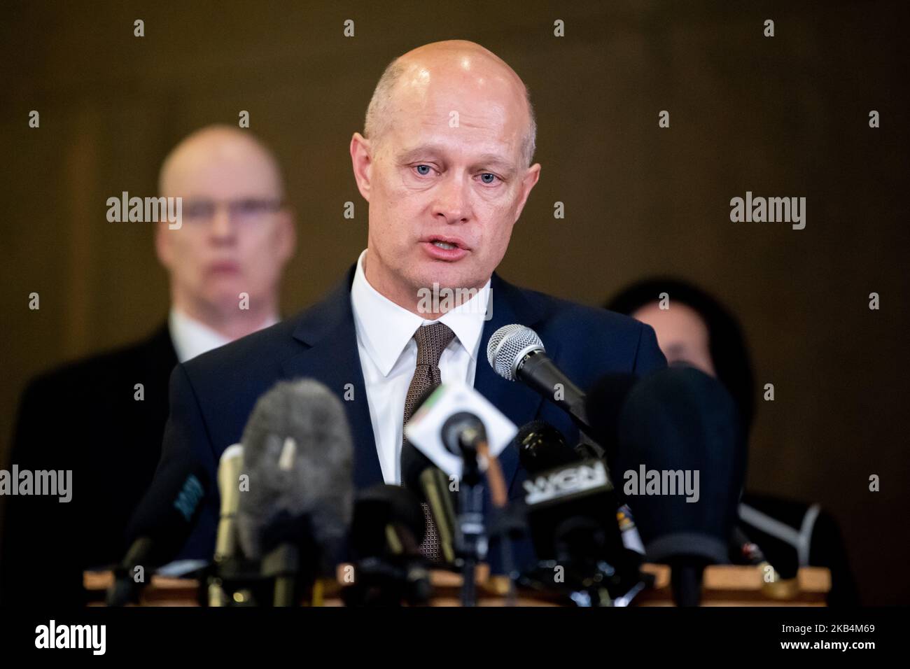 Staatsanwalt Joe McMahon beim ehemaligen Polizeibeamten Jason Van Dyke aus Chicago, der am 18. Januar 2019 in Chicago, Illinois, eine Anhörung zum Strafgerichtshof von Leighton annahm. Van Dyke wurde wegen Mordes an Laquan McDonald zu 81 Monaten Gefängnis verurteilt. Die Sammlung umfasst den Sonderermittler Joseph McMahon, Van Dykes Anwalt Daniel Herbert, den Community-Aktivisten will Calloway, Rev. Marvin Hunter und Tiffany Van Dyke. (Foto von Patrick Gorski/NurPhoto) Stockfoto