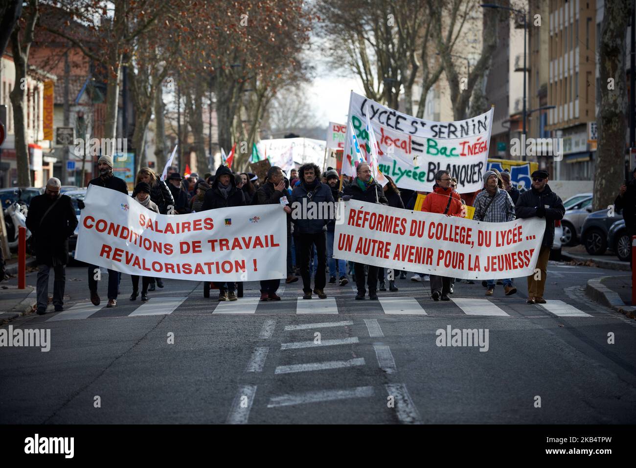 Mehrere Lehrergewerkschaften und zwei Studentengewerkschaften (UNL, FIDL) riefen zu einem Streiktag gegen den Bildungsminister J.-M. auf Blanquer Reformen für das Abitur und gegen Parcousup. Sie fordern auch bessere Löhne und mehr Lehrer, da Blanquer gesagt hat, dass 2600 Lehrerjobs verschwinden werden, selbst wenn es 2022 mehr als jetzt 40 000 Gymnasiasten geben wird. Toulouse. Frankreich. Januar 24. 2019 (Foto von Alain Pitton/NurPhoto) Stockfoto