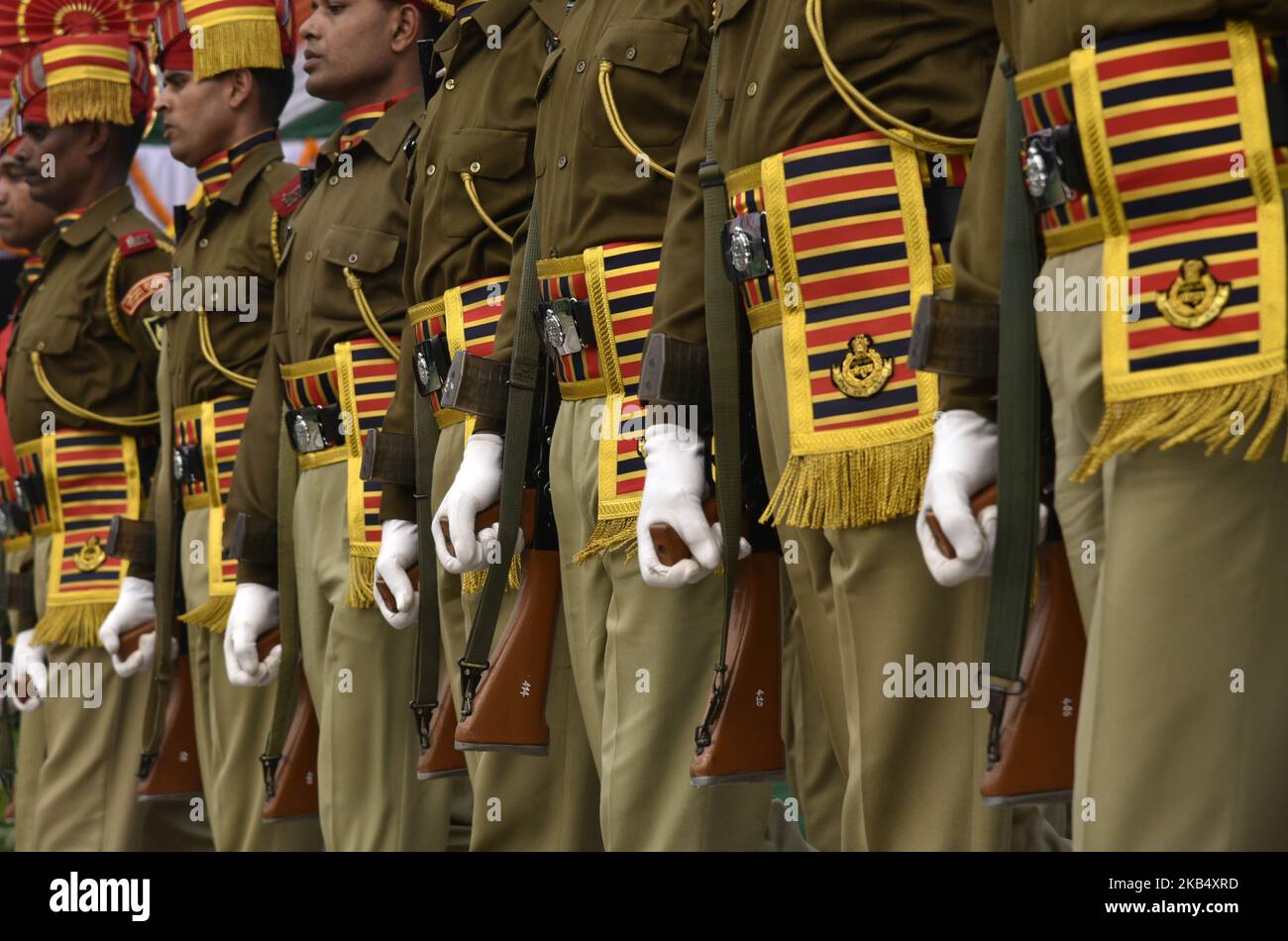 Streitkräfte nehmen am Samstag, den 26. Januar, an einer Parade zum Tag der Republik auf dem Veterinary College Playground in Guwahati, Assam, Indien, Teil. 2019. (Foto von David Talukdar/NurPhoto) Stockfoto