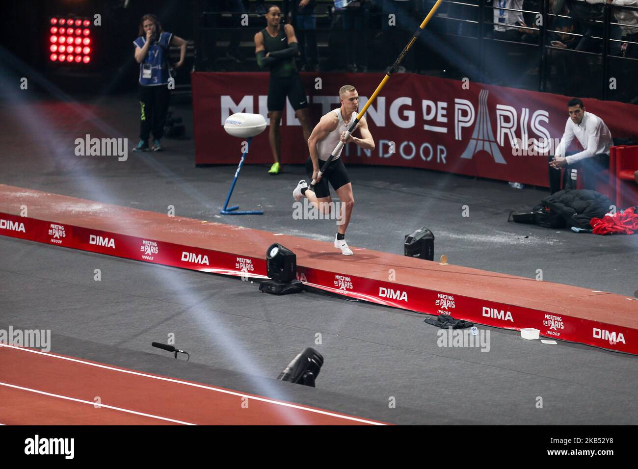 Sam Kendricks (USA) tritt am 27. Januar 2019 in der AccorHotels Arena (Bercy) in Paris, Frankreich, im Stabhochsprung beim Leichtathletik-Indoor-Treffen von Paris 2019 an. Das Meeting de Paris Indoor ist eine von 16 Veranstaltungen, die die European Athletics Indoor Permit Meeting-Reihe bilden. Fünf von ihnen finden in Frankreich statt und die Serie läuft bis zum 24. Februar mit dem All Star Perche in Clermont-Ferrand, weniger als eine Woche vor dem Start der Leichtathletik-Halleneuropameisterschaften in Glasgow 2019. (Foto von Michel Stoupak/NurPhoto) Stockfoto