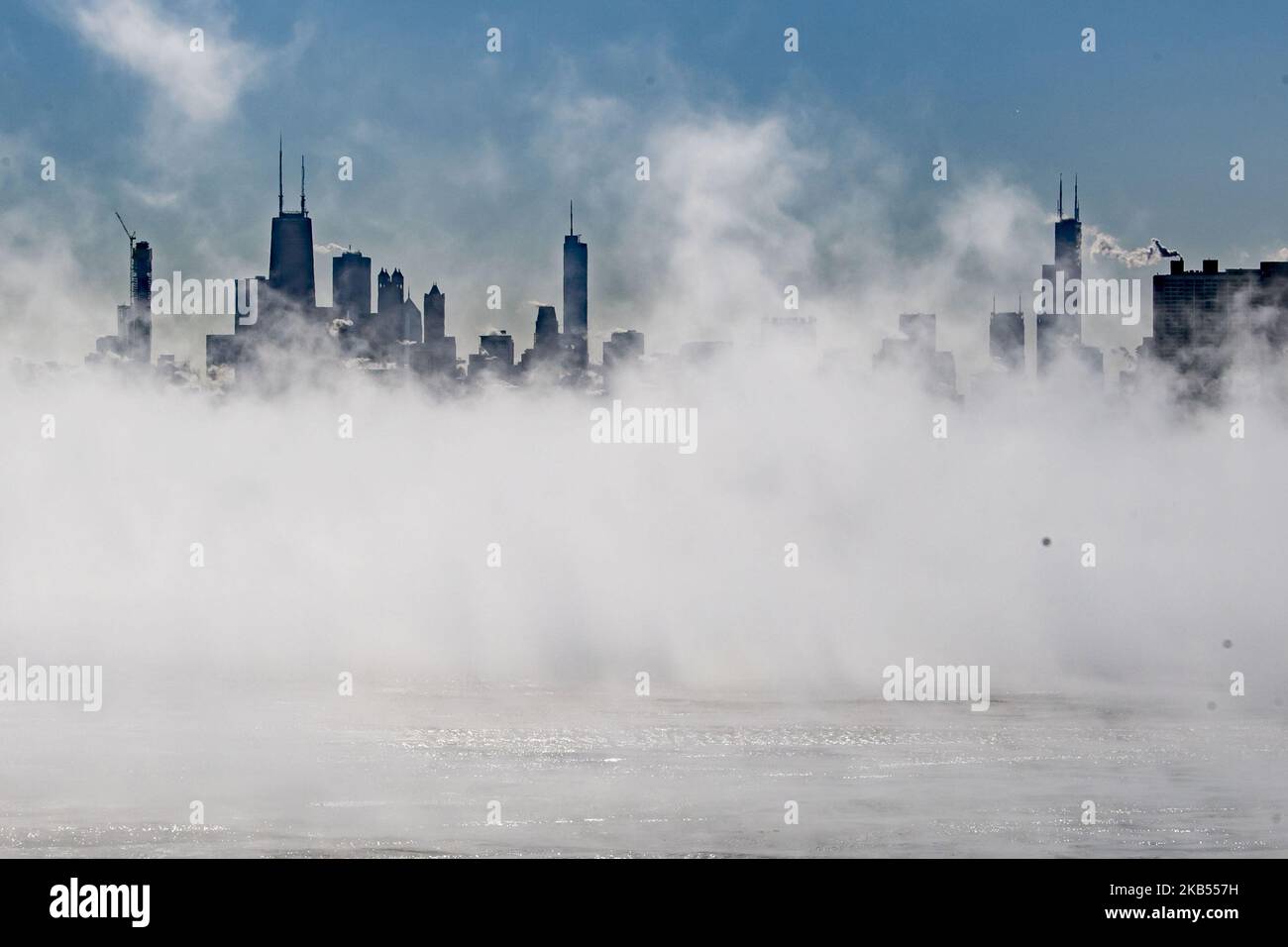 Szenen eines gefrorenen Chicago sind am 30. Januar 2019 in Chicago, Illinois, zu sehen. Die Rekordtemperaturen werden voraussichtlich bis zum Freitag unter -25 Grad Fahrenheit erreichen. Windchill-Empfehlungen wurden herausgegeben, zusammen mit dem Halt USPS-Postversand, der Schließung von Schul- und Kommunalgebäuden und Illinois Gov. J.B. Pritzkers Ankündigung einer Katastrophenproklamation. (Foto von Patrick Gorski/NurPhoto) Stockfoto