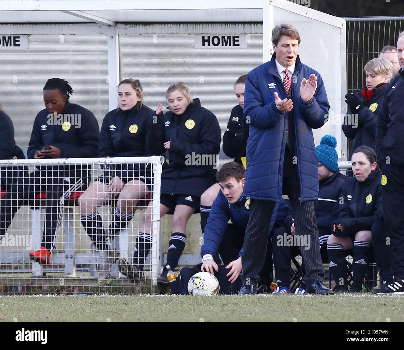 Peter Walker erster Teamchef beim Fußballspiel „SSE Women's FA Cup Fourth Round“ zwischen Crawley Wesps Ladies und Arsenal Women beim FC Oakwood am 3. Januar 2019 in Crawley, England. (Foto von Action Foto Sport/NurPhoto) Stockfoto