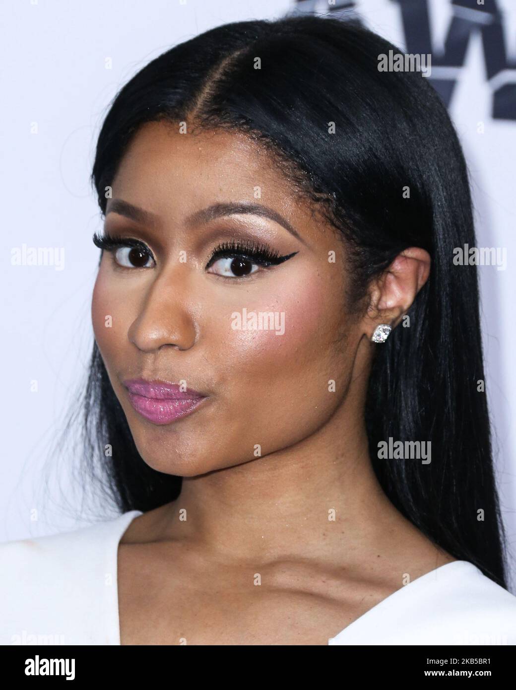 (DATEI) Nicki Minaj gibt den Ruhestand auf Twitter bekannt. LOS ANGELES, CA, USA - 28. JUNI: Rapper Nicki Minaj in Rene Caovilla-Schuhen, Gewinnerin der besten weiblichen Hip-Hop-Künstlerin und der Coca Cola Viewers' Choice Awards, posiert im Presseraum während der BET Awards 2015 im Microsoft Theater L.A. Live am 28. Juni 2015 in Los Angeles, California, USA. (Foto von Xavier Collin/Image Press Agency/NurPhoto) Stockfoto