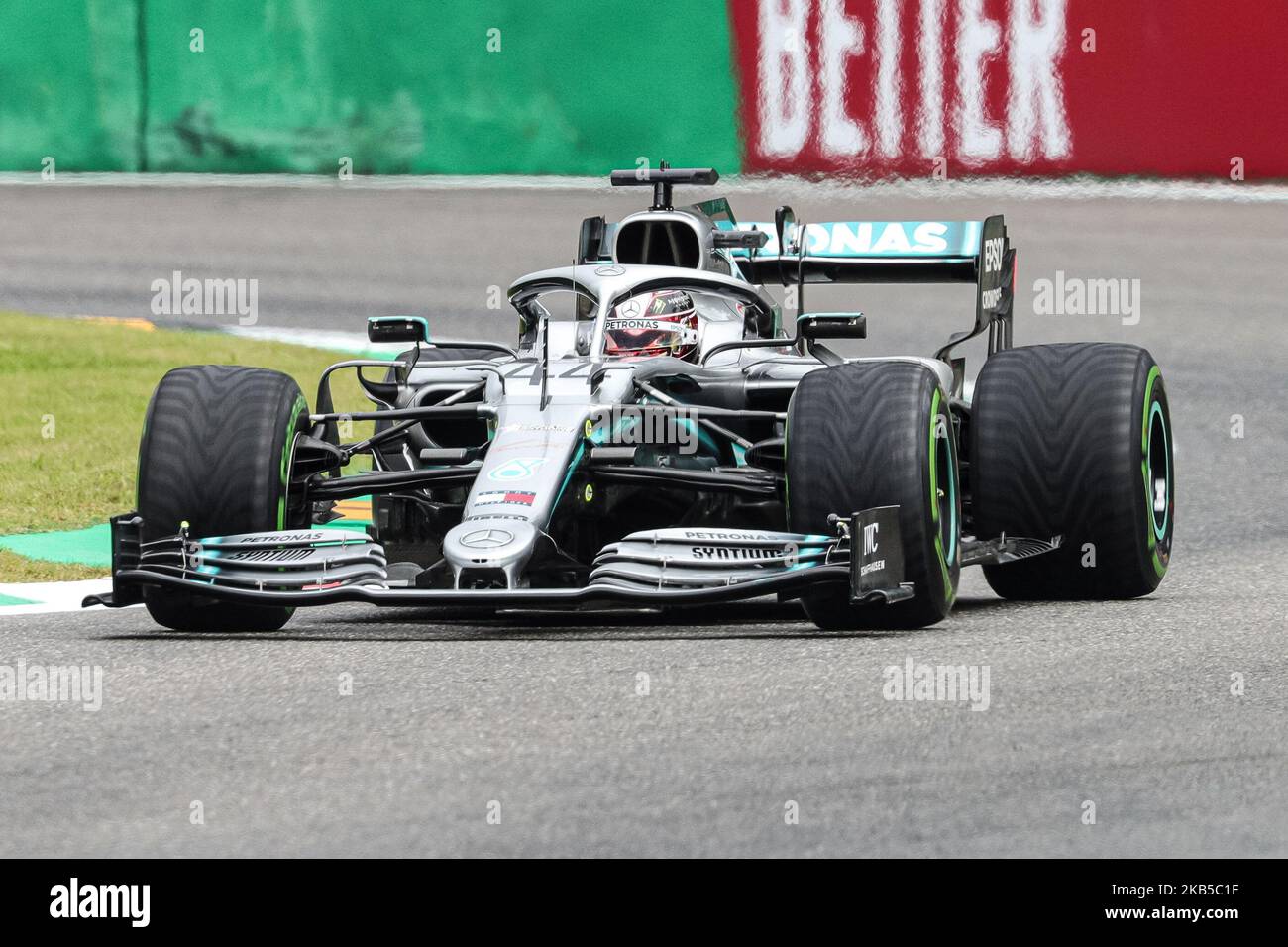 Lewis Hamilton fährt mit dem (44) Mercedes AMG Petronas Motorsport auf der Rennstrecke beim Training für den Großen Preis der Formel 1 von Italien am 6. September 2019 im italienischen Monza Autodromo di Monza. (Foto von Emmanuele Ciancaglini/NurPhoto) Stockfoto