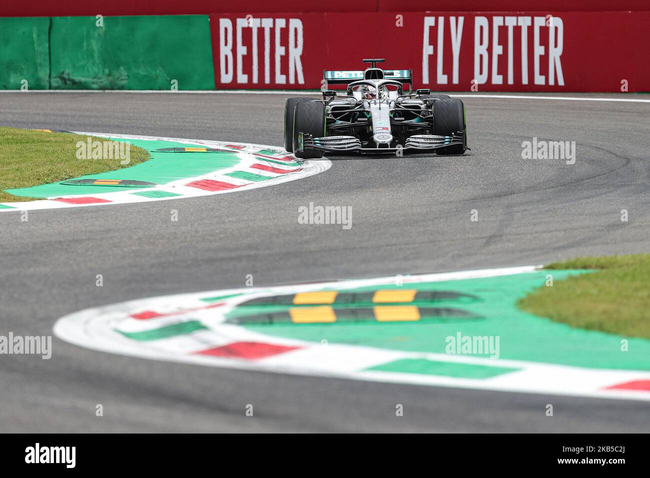 Lewis Hamilton fährt mit dem (44) Mercedes AMG Petronas Motorsport auf der Rennstrecke beim Training für den Großen Preis der Formel 1 von Italien am 6. September 2019 im italienischen Monza Autodromo di Monza. (Foto von Emmanuele Ciancaglini/NurPhoto) Stockfoto