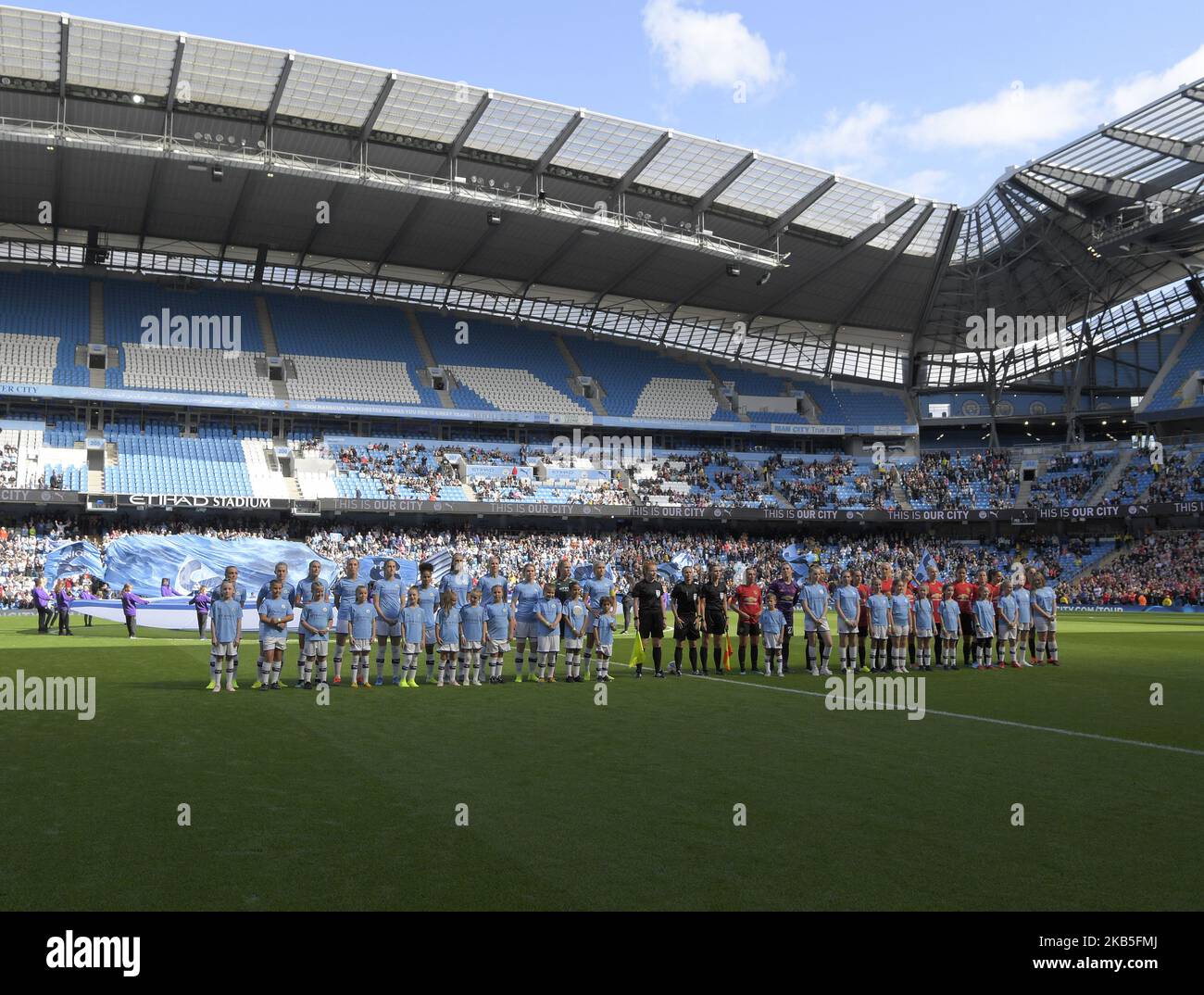 Die Teams stehen vor dem Spiel der englischen FA Women's Super League zwischen Manchester City und Manchester United am 07. September 2019 im City of Manchester Stadium, Manchester England, an. (Foto von Action Foto Sport/NurPhoto) Stockfoto