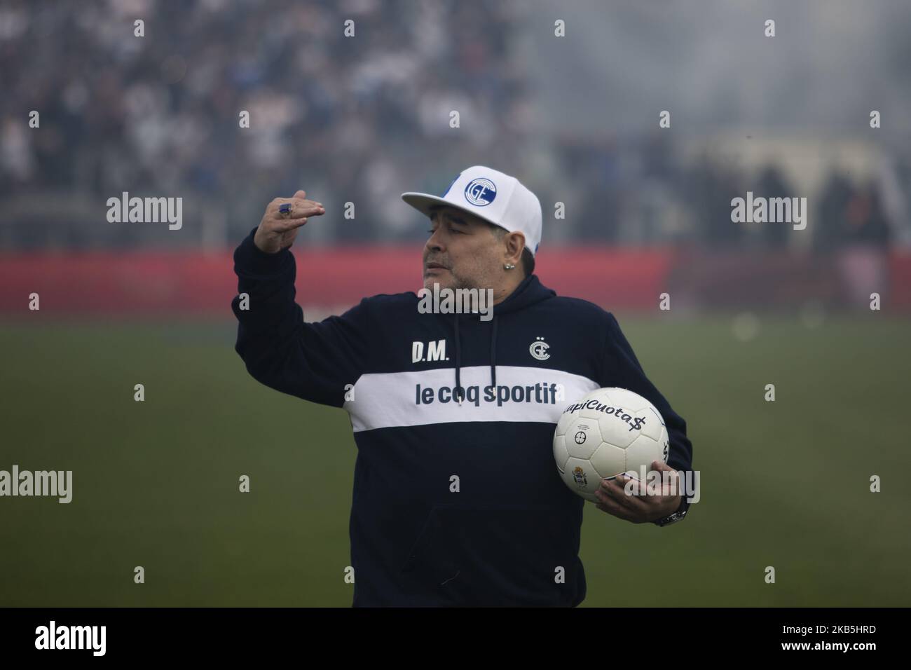 Diego Armando Maradona nimmt am 8. September 2019 seine erste Trainingseinheit als Cheftrainer von Gimnasia y Esgrima de la Plata im Estadio Juan Carmelo Zerillo in La Plata, Argentinien, ab. (Foto von MatÃ­as Baglietto/NurPhoto (Foto von MatÃ­as Baglietto/NurPhoto) Stockfoto