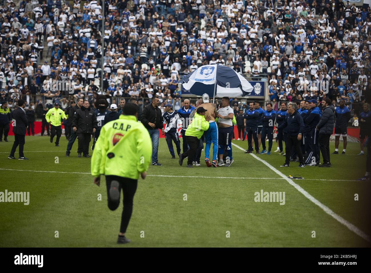Diego Armando Maradona nimmt am 8. September 2019 seine erste Trainingseinheit als Cheftrainer von Gimnasia y Esgrima de la Plata im Estadio Juan Carmelo Zerillo in La Plata, Argentinien, ab. (Foto von MatÃ­as Baglietto/NurPhoto (Foto von MatÃ­as Baglietto/NurPhoto) Stockfoto