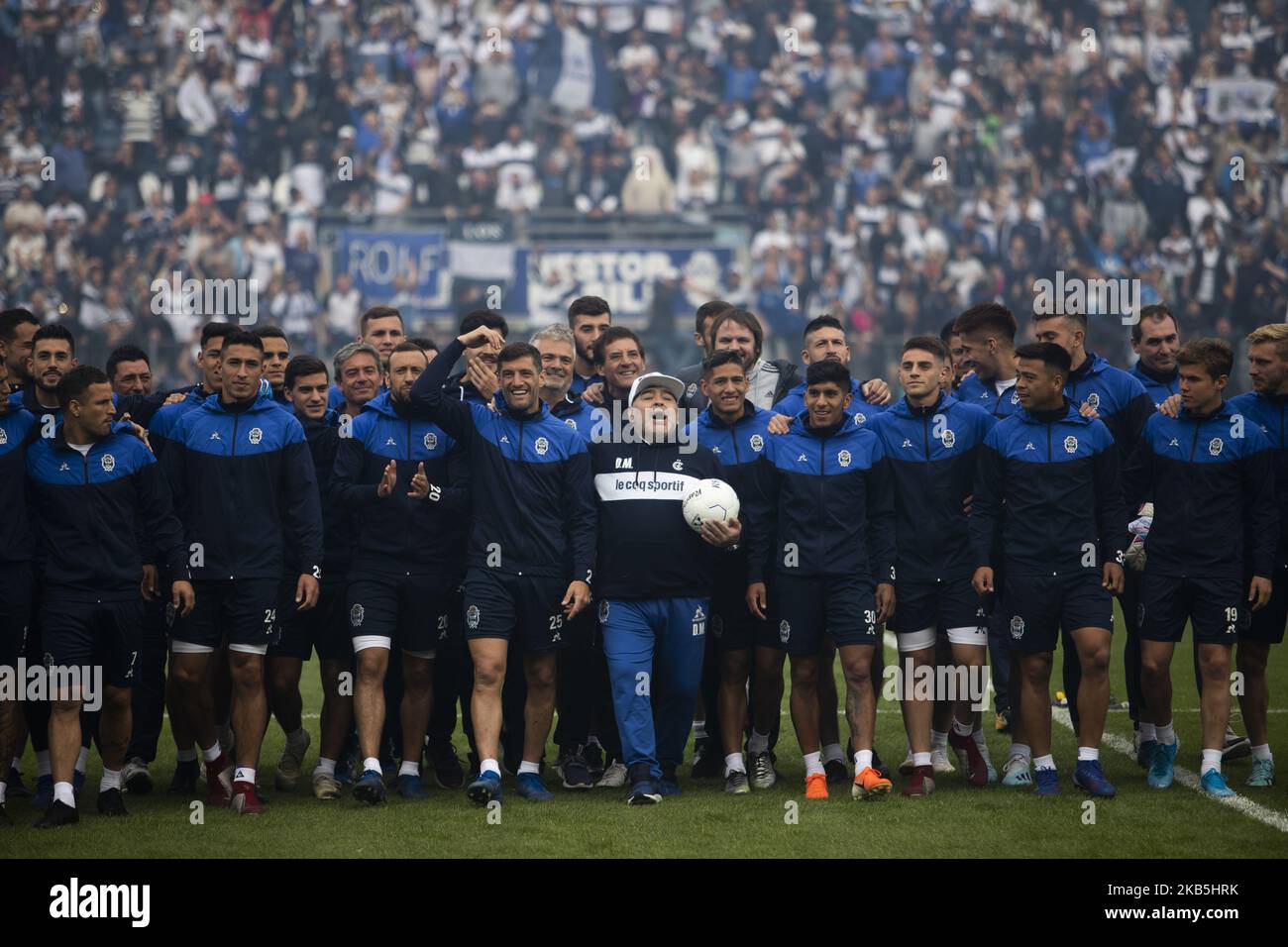 Diego Armando Maradona nimmt am 8. September 2019 seine erste Trainingseinheit als Cheftrainer von Gimnasia y Esgrima de la Plata im Estadio Juan Carmelo Zerillo in La Plata, Argentinien, ab. (Foto von MatÃ­as Baglietto/NurPhoto (Foto von MatÃ­as Baglietto/NurPhoto) Stockfoto
